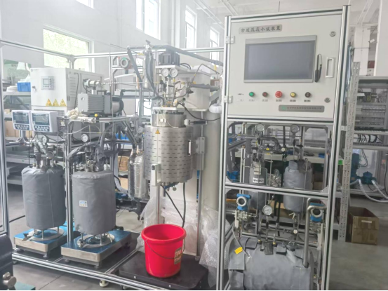 連續(xù)釜式合成裝置